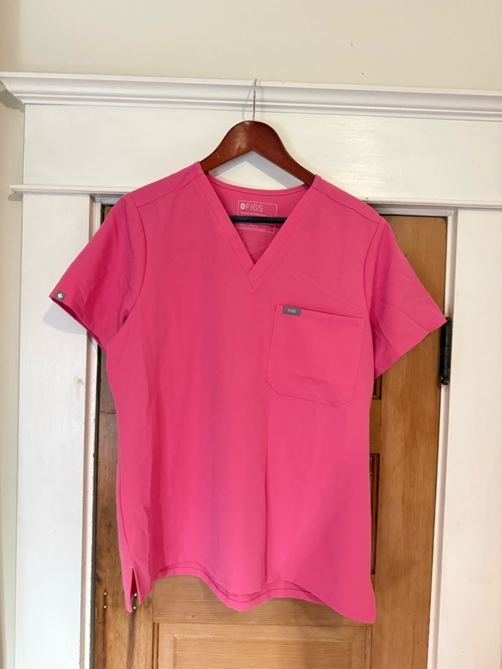 Figs F’ING Pink Catarina 1 pocket scrub top & Jogger scrub pants size Large - Picture 3 of 12
